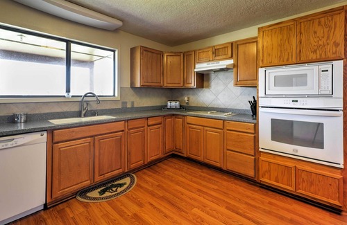 Freeport Casa | Freeport Home w / Canal View + Boat Dock, cerca de las playas