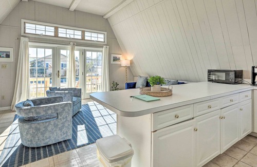 South Bethany Harbor Cabaña | Canal-Front Home w/ Dock < 1/2 Mi to Beach!