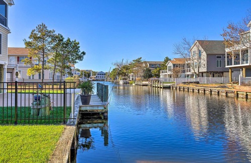 South Bethany Harbor Cabaña | Canal-Front Home w/ Dock < 1/2 Mi to Beach!