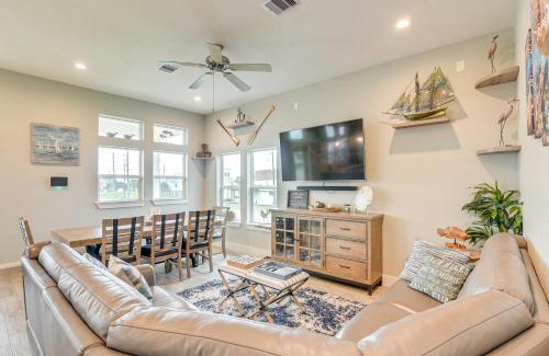 Galveston Casa | Canal-Front Home, Walk to Sea Isle Beach!