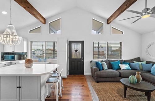 Freeport Casa | Waterfront beach house with the ultimate game room and two docks