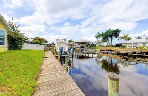 Isle of Palms Casa | Canal-Front Retreat 4 Mi to Jacksonville Beach!