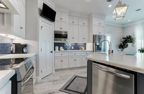 Isla Del Sol Casa | Canal Home w/Boat Slip, Elevator & Golf Cart
