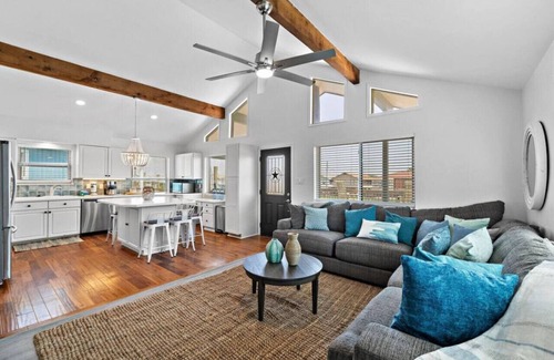 Freeport Casa | Canal Home with Two Docks and Large Gameroom