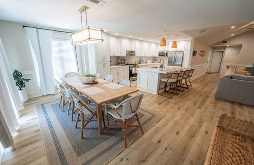 Isla Del Sol Casa | Canal in Sea Isle. Beautiful, spacious, comfortably decorated beach house