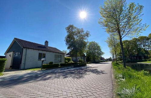 Berkhout Casa | Canal Side Cozy Home w/ Wood Burning Fireplace