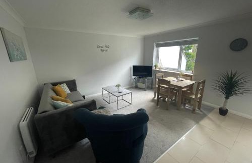 Heybridge Apartamento | Canal Side Retreat - 2 Bedroom Apartment