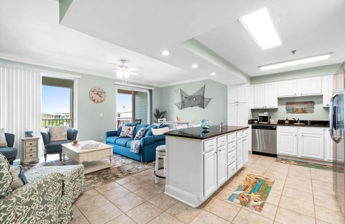 Mexico Beach Condominio | Canal-View Condo | Pool | Hot Tub | Walk to Beach