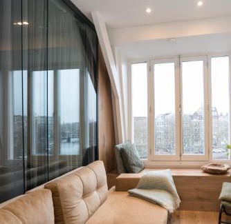 Museum Quarter Apartamento | Canal view home in the center