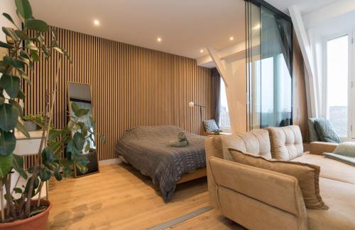 Museum Quarter Apartamento | Canal view home in the center