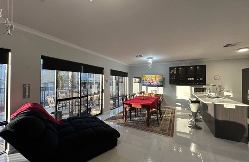 Wannanup Casa | Canal Waterfront property Entire home in Wannanup, Australia