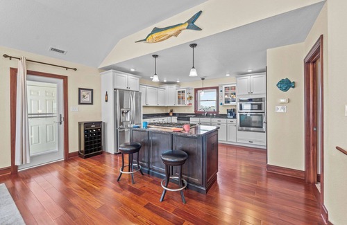 Brigands' Bay Casa | Canalfront - 5 Bedrooms, Private Pool, Hot Tub, Boat Dock