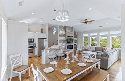 Carova Beach Casa | Canalfront 6BR home w/ pool & hot tub on the beautiful 4x4 beaches of Carova!