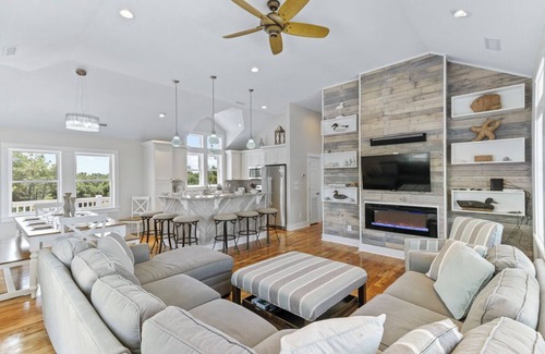 Carova Beach Casa | Canalfront 6BR home w/ pool & hot tub on the beautiful 4x4 beaches of Carova!