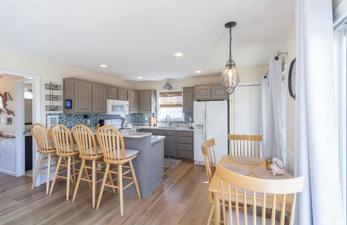 Colington Harbour Casa | Canalfront home w/ wraparound decks and community amenities!