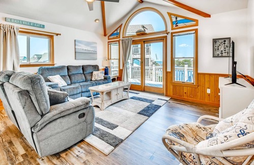 Brigands' Bay Casa | Canalfront, Hot Tub, Private Boat Dock, + Windsports Access - L’Escape to Frisco