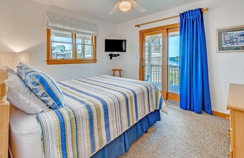 Brigands' Bay Casa | Canalfront, Hot Tub, Private Boat Dock, + Windsports Access - L’Escape to Frisco