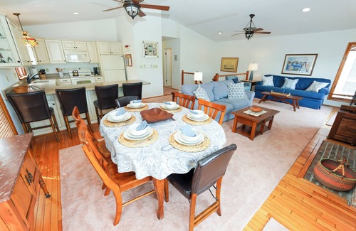 South Bethany Harbor Casa | Canalfront Retreat w/ Dock, Kayaks & Screened Porch – Pet-Friendly!