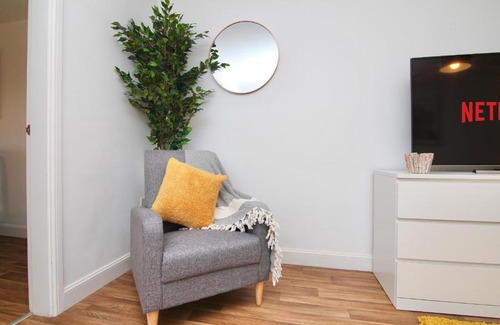 Coventry Casa | Canalview House - Fully Furnished Coventry City Centre Home