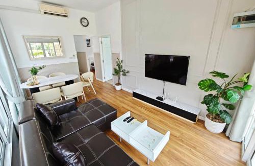 Saen Suk Villa | Canary Pool Villa Bangsaen