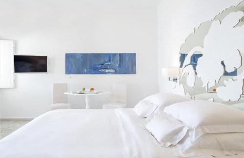 Oia Hotel | Canaves Oia Suites - Small Luxury Hotels of the World