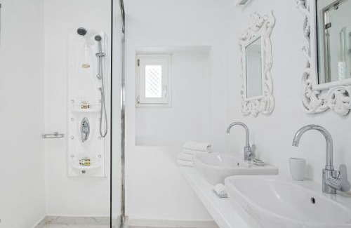 Oia Hotel | Canaves Oia Suites - Small Luxury Hotels of the World