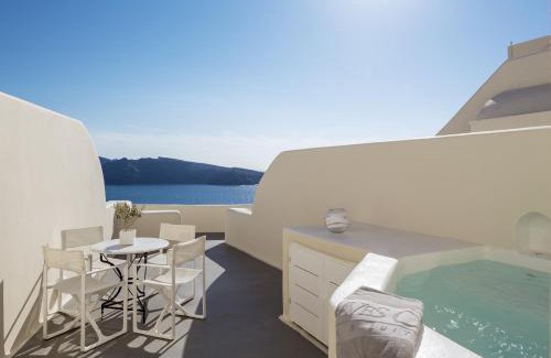 Oia Hotel | Canaves Oia Suites - Small Luxury Hotels of the World