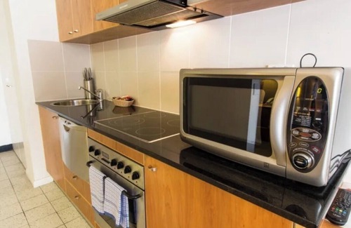 City East Apartamento | Canberra city unit with pool, gym