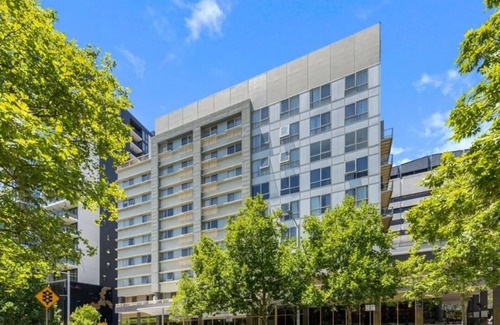 City East Apartamento | Canberra city unit with pool, gym