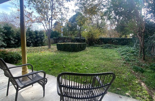 Reid Cabaña | Canberra cottage, across from the War Memorial, walk to the CBD