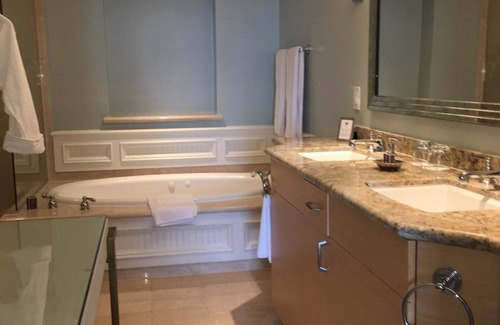 Key Biscayne Condominio | Key Biscayne Ritz OCEAN FRONT 1 BDR JUNE SPECIAL 3RD night free !!
