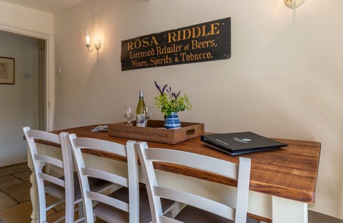 Marshfield Cabaña | Candlemaker's Cottage - sleeps 6 guests in 3 bedrooms