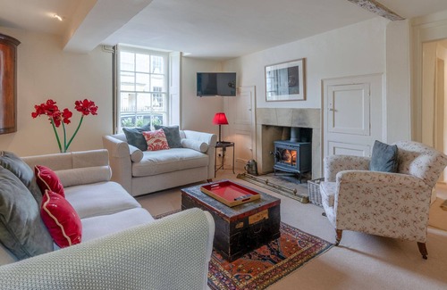 Marshfield Cabaña | Candlemaker's Cottage - sleeps 6 guests in 3 bedrooms