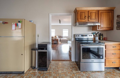 Danbury Casa | Candlewood Lake Getaway