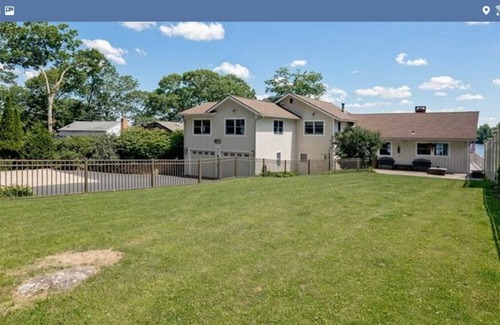 Danbury Casa | Candlewood Lake Retreat (Lakeside)