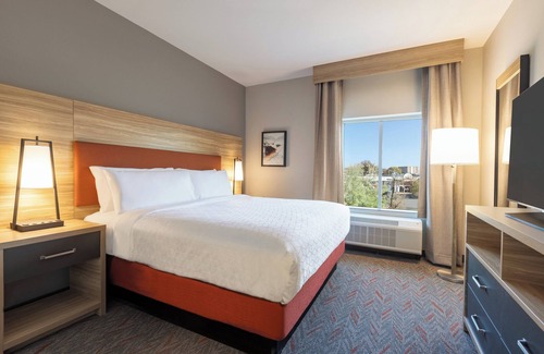 Navasota Hotel | Candlewood Suites Navasota by IHG