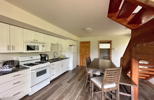 Canmore Cabina | Canmore Alpine Hostel - Alpine Club of Canada