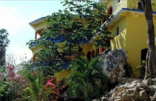 Little Bay Casa | Cannabis friendly B&B at Hayley's Paradise.