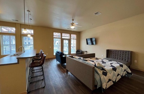 Sun Prairie Apartamento | Cannery Square Short Term Rentals -102 by Patriot Properties