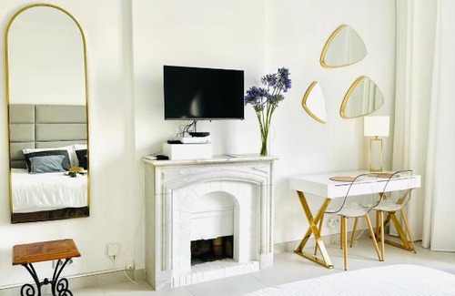 Cannes City Centre Apartamento | Cannes Croisette - Studio Palais Miramar - Across the Beach - Next to Carlton Hotel