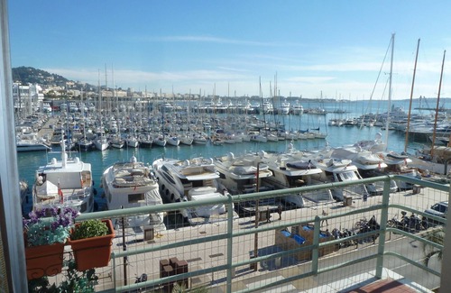 Le Suquet Apartamento | Centro de CANNES. Una cama grande y dos individuales. WIFI. CLIM. Balcón. ascensor