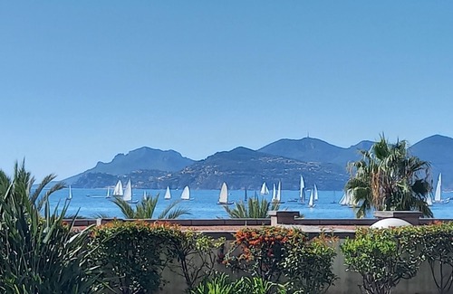 Le Suquet Apartamento | Cannes near the old port, quiet studio with terrace and sea view