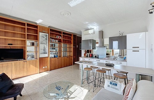 Le Suquet Apartamento | Cannes: Quai St Pierre : 2 bedrooms apt with balcony and sea view