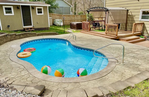 North Raleigh Casa | Cant Miss! Stunning Home w/ private Pool, Hot Tub and Firepit! (Pet Friendly)