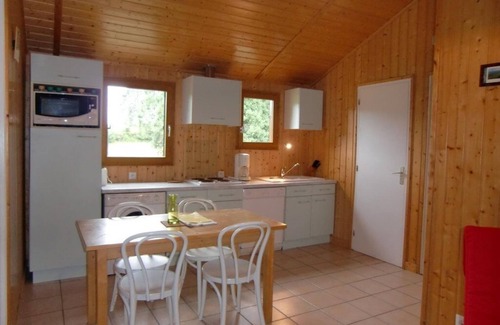 Roumegoux Chalet De Esquí | Cantal Chalet - estanque de pesca - wifi