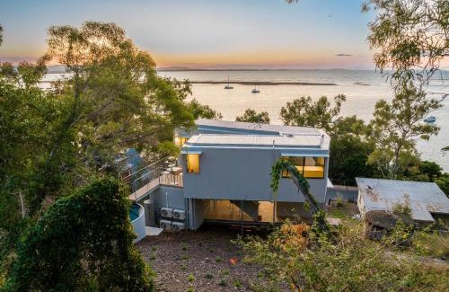 Seventeen Seventy Casa | Cantilever House - Town of 1770
