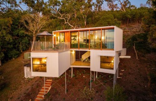 Seventeen Seventy Casa | Cantilever House - Town of 1770