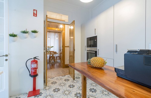 Ponta Delgada Casa | Canto do Atlântico- Central 4 Bedroom House w/ Air Con, Garage and Outdoor Patio