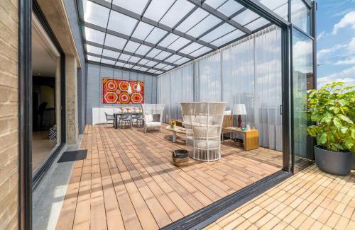 Chico Reservado Apartamento | Canvas By Wynwood House