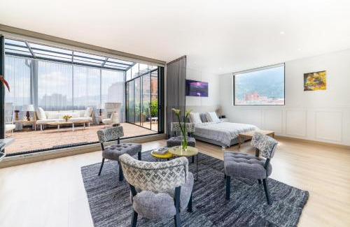 Chico Reservado Apartamento | Canvas By Wynwood House